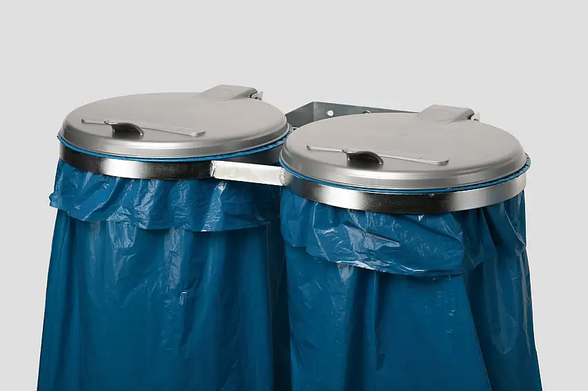 Robuster Doppel-Abfallsammler mit Kunststoff-Deckel | Wandhalterung | 2x 120 Liter, BxT 80x53cm | Stahl | Verzinkt-Silber