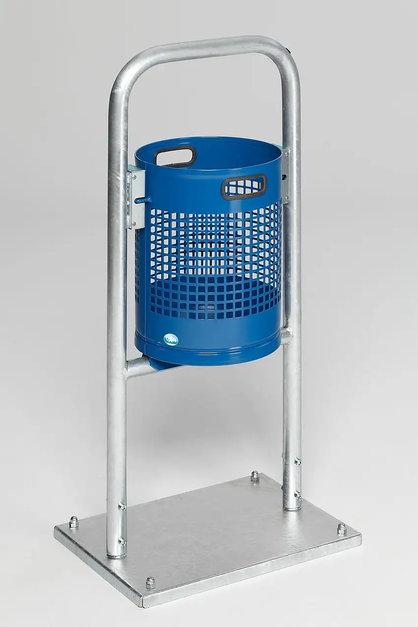 Klassischer gelochter Abfallsammler für Außenbereich | Rohrbogen | mit Bodenplatte | HxBxT 115x49x43cm | Stahl | Blau
