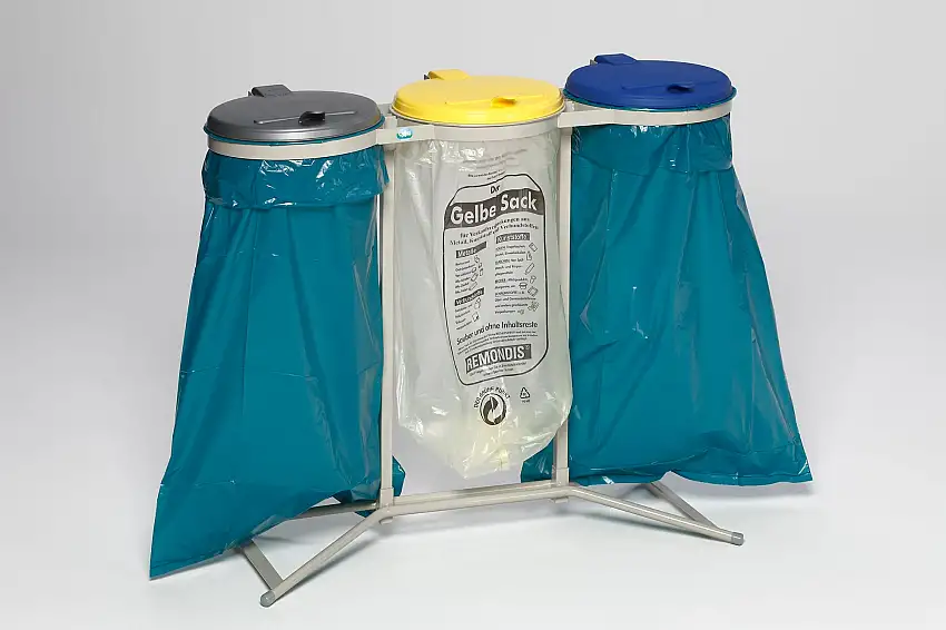 Robuster Abfallsammler für Wertstoffsortierung 3-Fach | Stationär | 3x 120 Liter, HxBxT 95x117,5x44cm | Stahl | Silber, Gelb, Blau