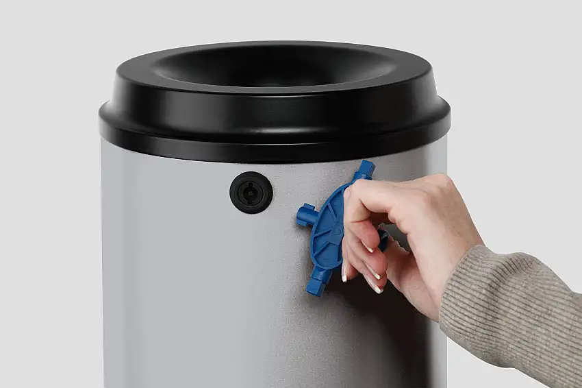 Robuster Papierkorb mit Wandhalterung | 15 Liter, HxBxT 39x25x25cm | Verzinkter Stahl | Silber