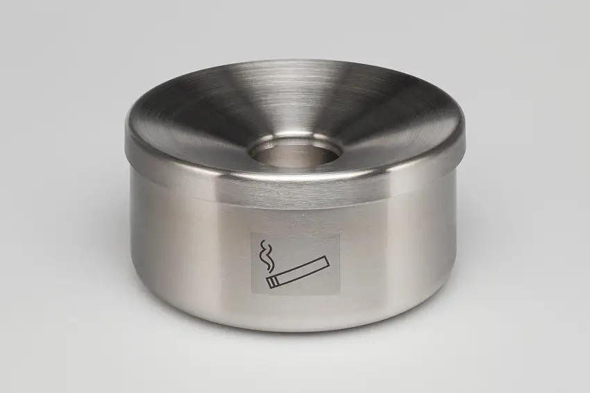 Robuster Tischascher | HxBxT 8x15,5x15,5cm | Edelstahl