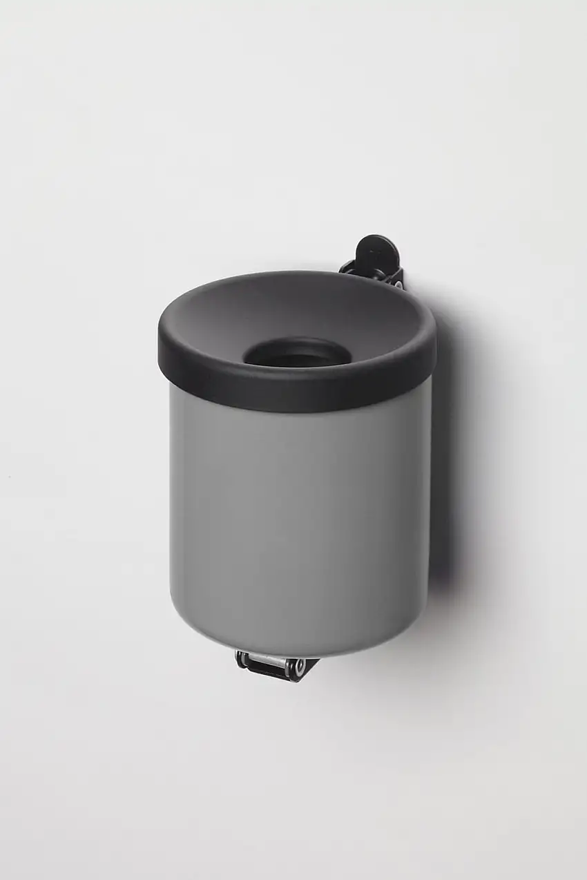 Robuster Ascher zur Wandmontage | 0,6 Liter, HxBxT 10x9x9cm | Stahl | Silber