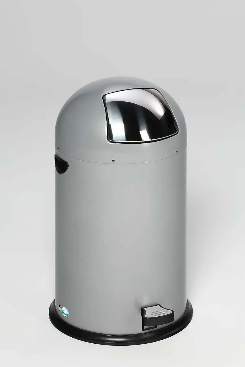 Klassischer Abfallsammler mit Einwurfklappe & Inneneinsatz + Fußpedal | 40 Liter, HxBxT 73x46,5x46,5cm | Verzinkter Stahl | Silber