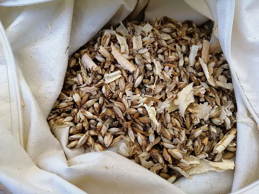 Dinkelkissen mit Zirbenspäne