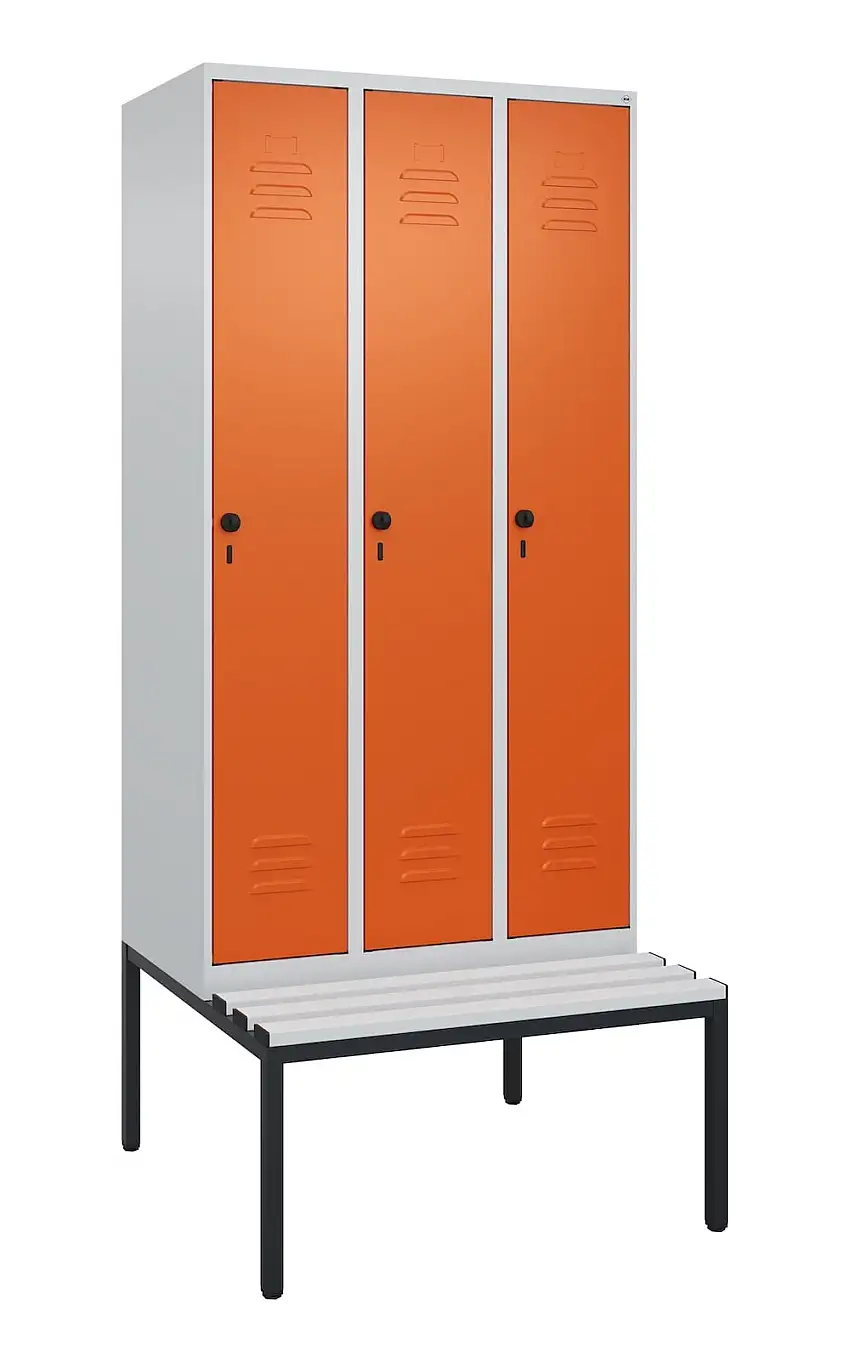C+P Spind Classic PLUS mit untergebauter Sitzbank aus Kunststoff | 3 Abteile mit Mitteltrennwand | HxBxT 212x90x81,5cm | Sicherheits-Drehriegel | Stahl | Lichtgrau/Reinorange